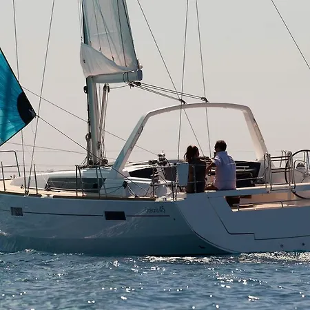 Boat In Bateau-hôtel *
