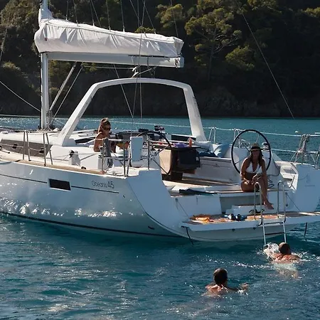 Boat In Bateau-hôtel Trogir