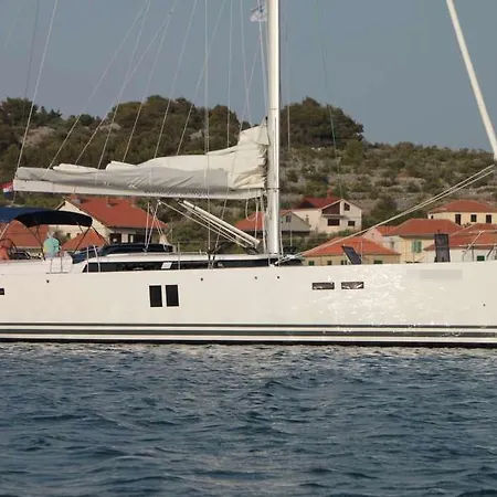 Boat In Bateau-hôtel *