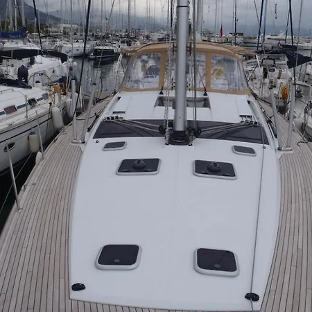 Boat In Bateau-hôtel *